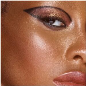 🆕Huda Beauty LE Empowered Face Gloss